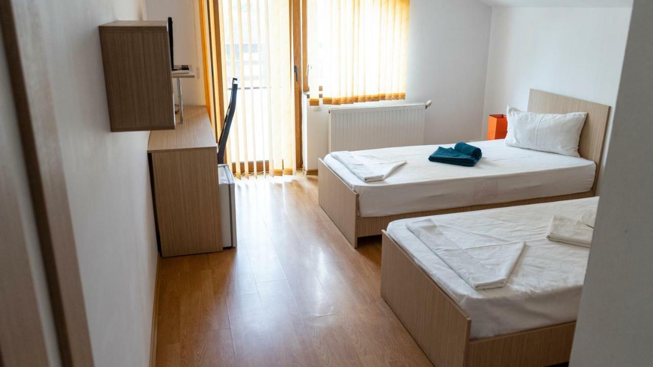 Califarul Alb Hotel Chilia Veche Eksteriør billede