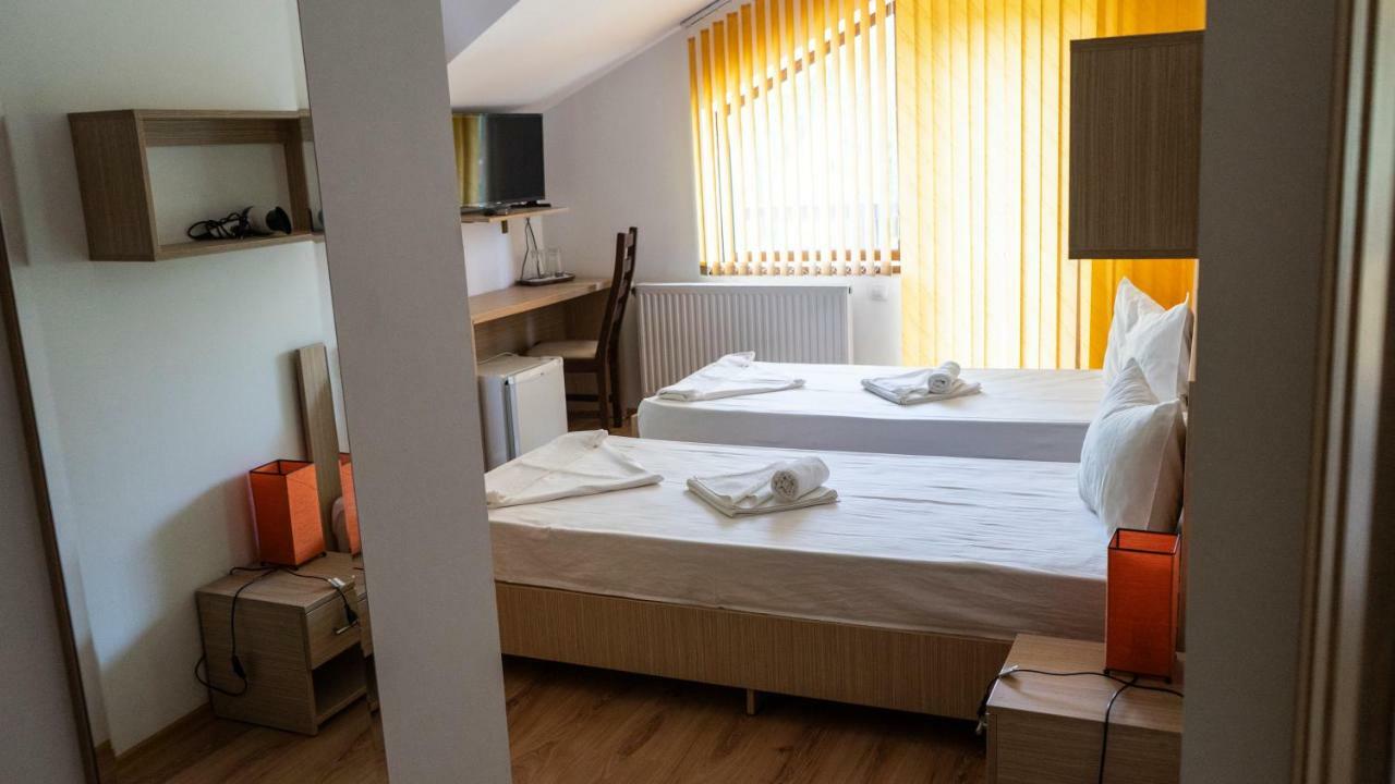 Califarul Alb Hotel Chilia Veche Eksteriør billede
