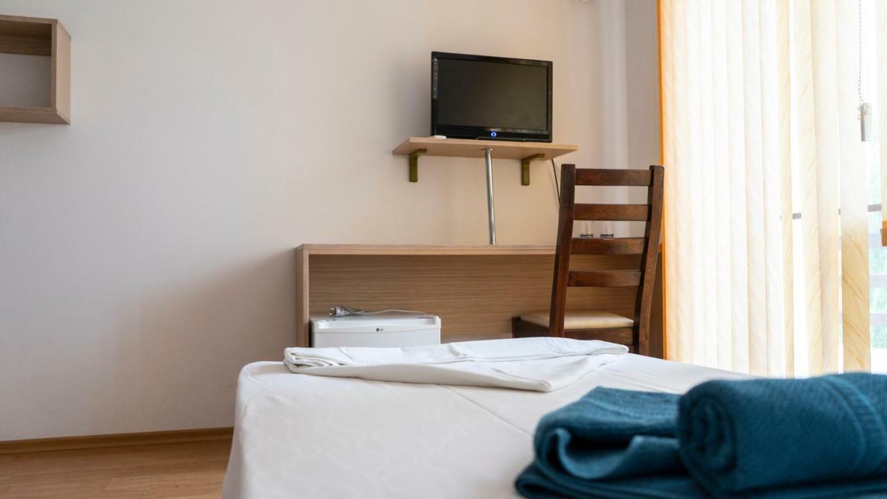 Califarul Alb Hotel Chilia Veche Eksteriør billede