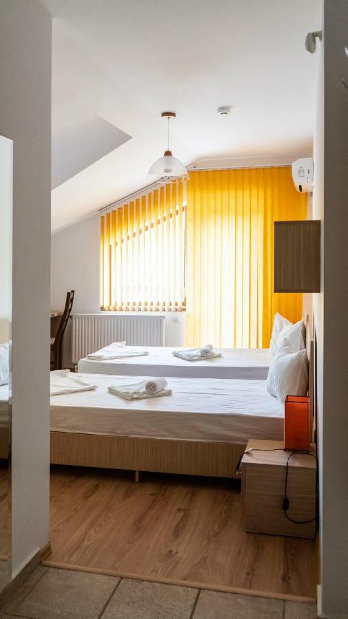 Califarul Alb Hotel Chilia Veche Eksteriør billede